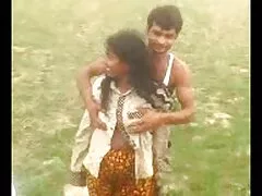 બેચેનલ દેશી હોટ સેક્સ ટોન સાથે વિચિત્ર વિડિઓ