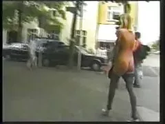 જૂના સાથે હોટ છ વિડિઓ યુવાન ચુંબન